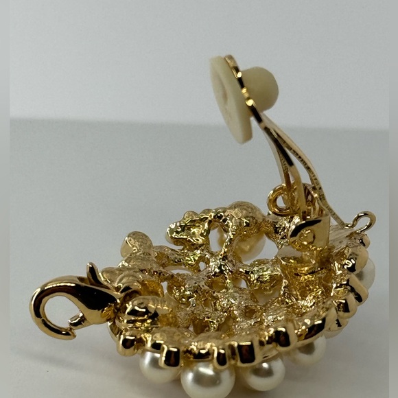 Sparkly Pearl Cluster clip on statement Earrings - Picture 4 of 7